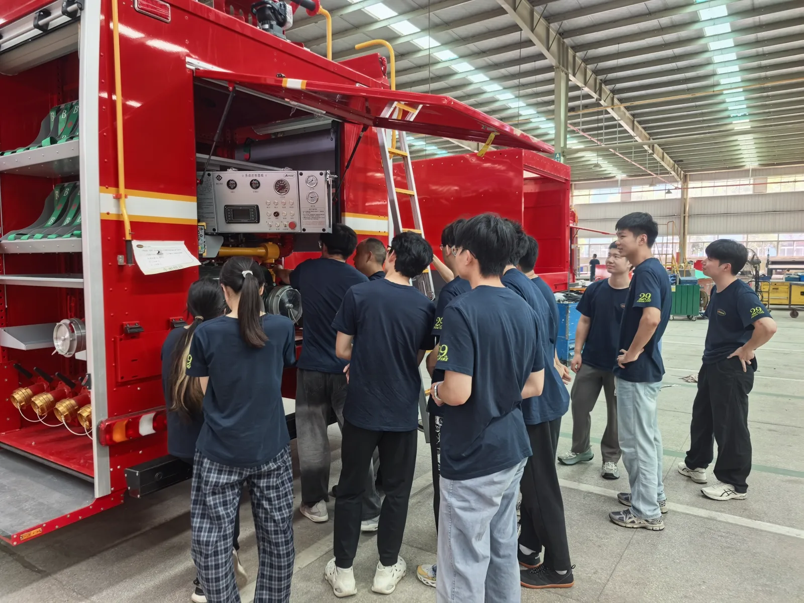 消防车器材舱现场观察